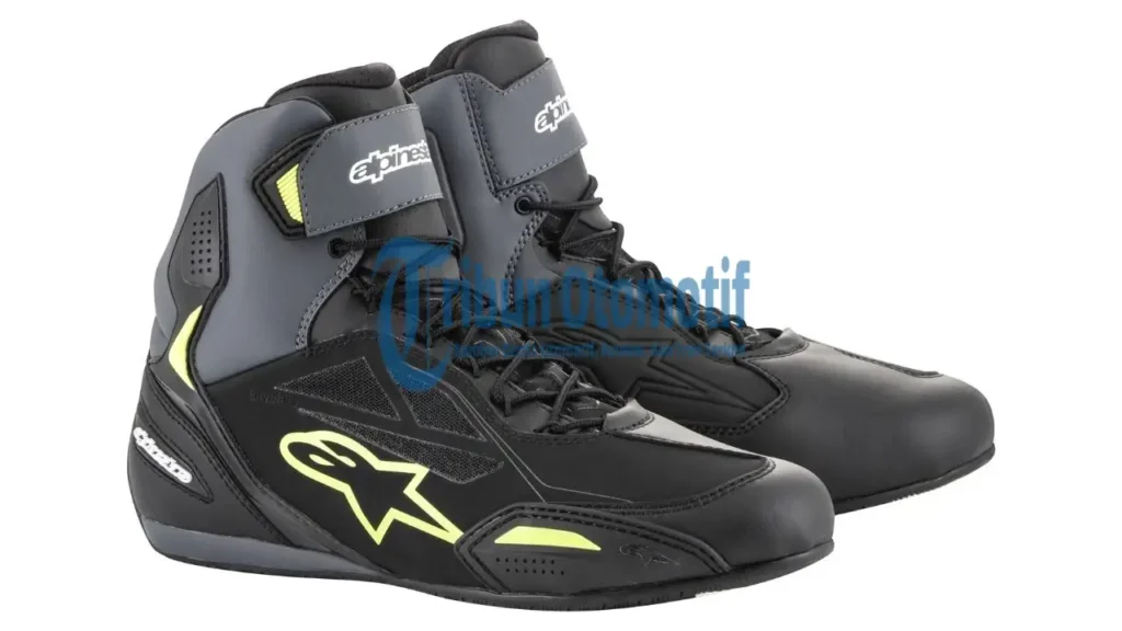 6 Rekomendasi Merk Sepatu Touring Berkualitas Terbaik