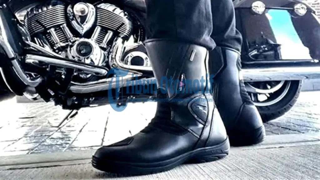 6 Rekomendasi Merk Sepatu Touring Berkualitas Terbaik