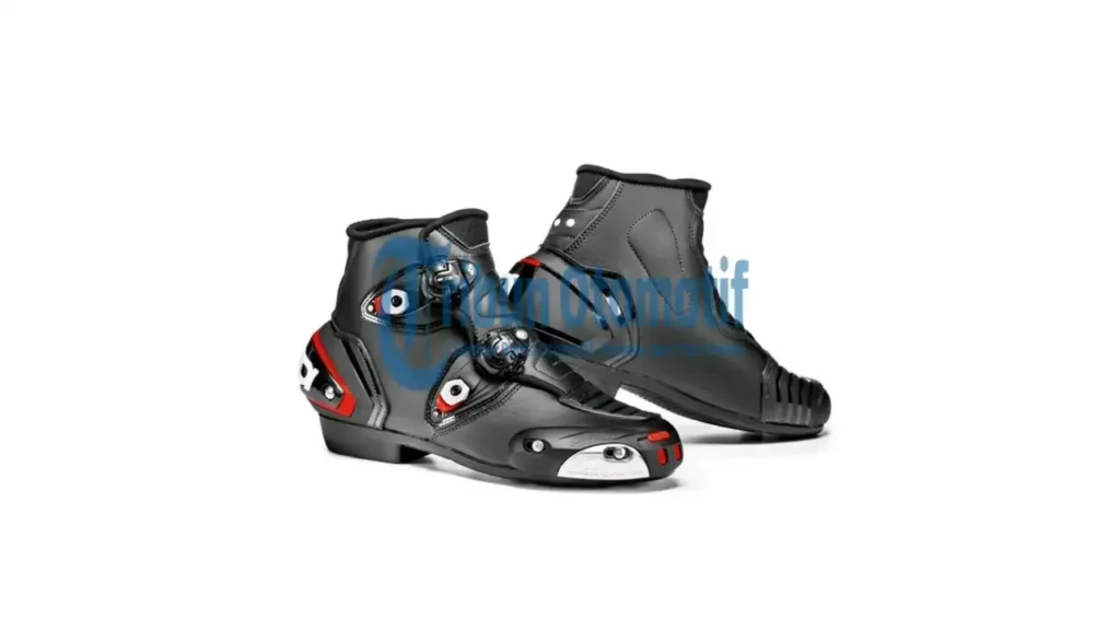 6 Rekomendasi Merk Sepatu Touring Berkualitas Terbaik