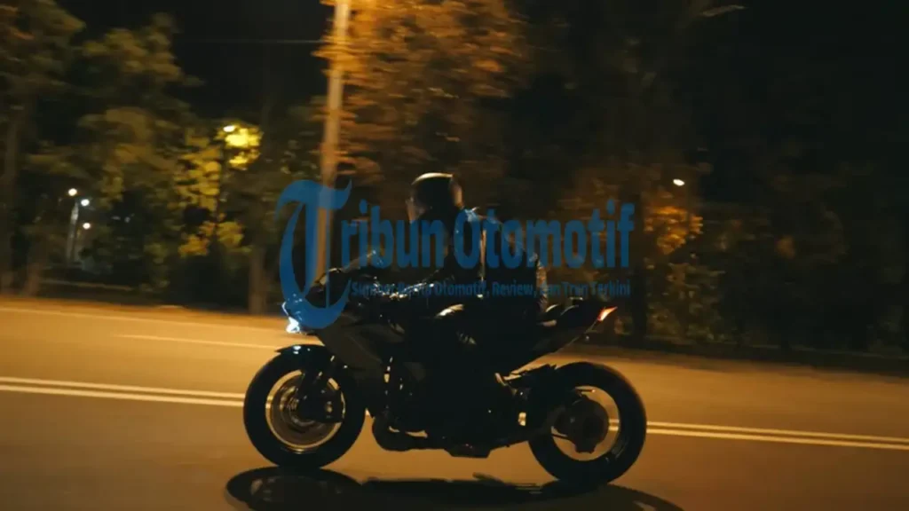 Beragam Safety Riding Kit yang Wajib Dimiliki Rider Saat Berkendara di Malam Hari
