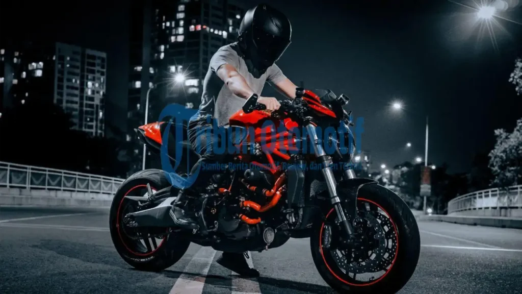 Beragam Safety Riding Kit yang Wajib Dimiliki Rider Saat Berkendara di Malam Hari
