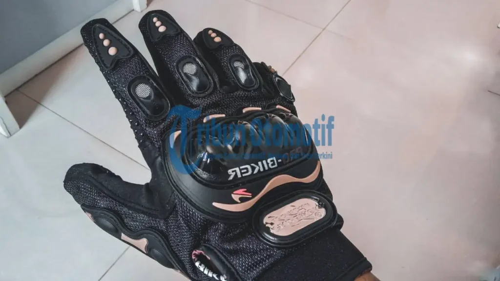 Jenis-Jenis Sarung Tangan Pro Biker: Bahan Dasar, Target Penggunaan, dan Estimasi Harga