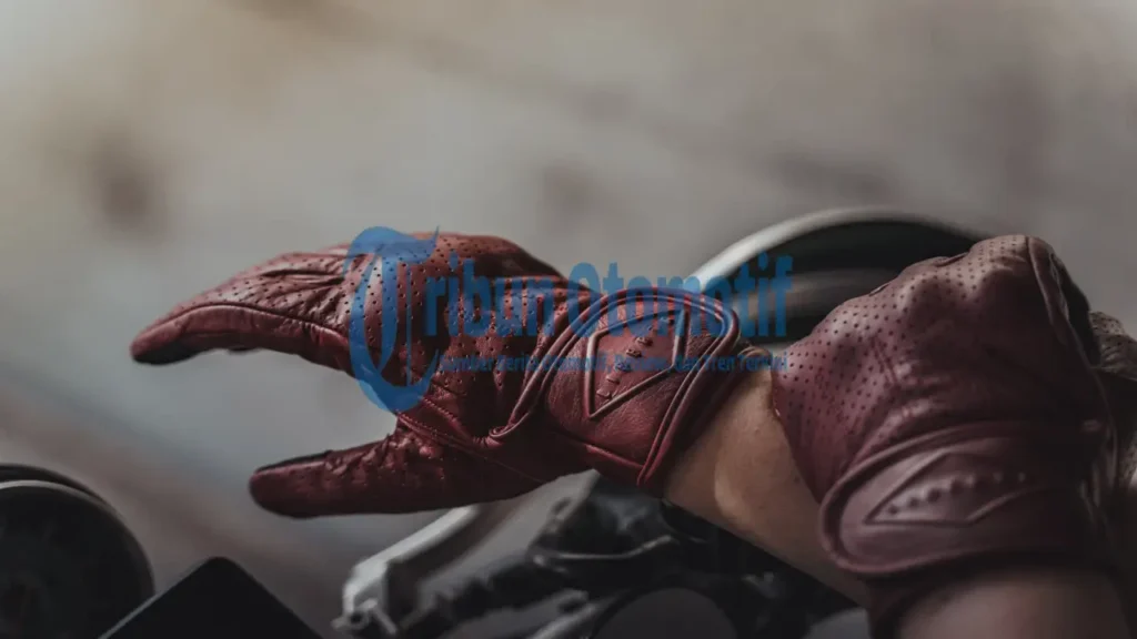 Kenapa Suomy Lady Pink Selalu jadi Sarung Tangan Full Finger Pilihan Banyak Lady Bikers?