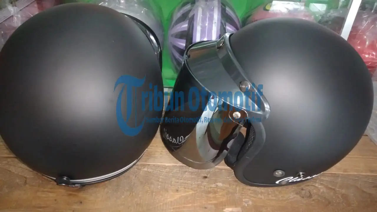 Keunggulan Kaca Datar Smoke Helm Bogo: Dark Visor Cocok Buat Meredam Silau di Siang Hari