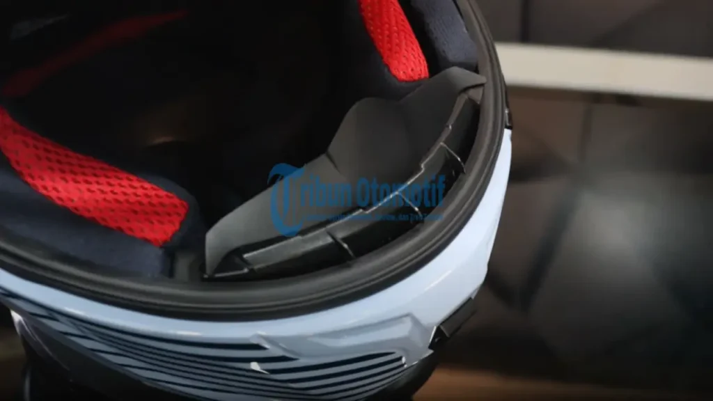 Tampilan Interior Helm