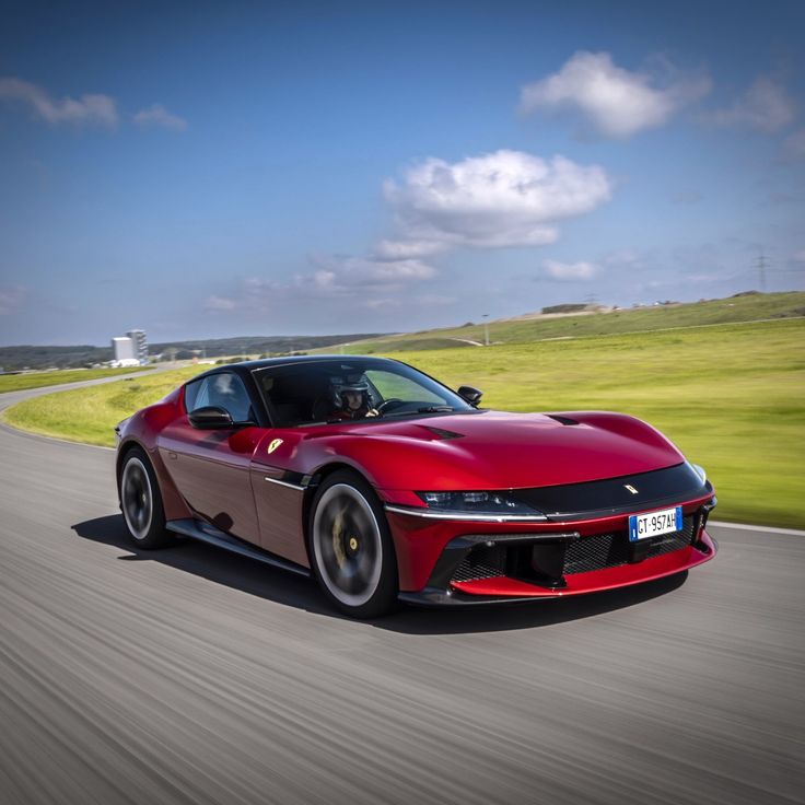 Review Spesifikasi Ferrari 12 Cilindri, Tunggangan Sultan Berperforma Monster Jalanan