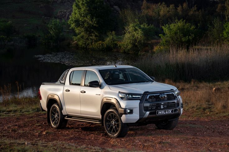 Edisi Terbaru Toyota Hilux 2025, Interior Lega Performa Tangguh!