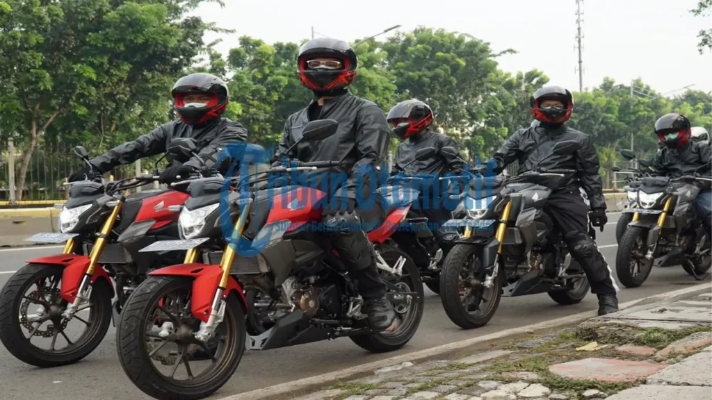 Rute Touring Jakarta Bandung? Pilih rute terbaik untuk motor Anda. Temukan jalur Puncak, Kalimalang, dan tips aman berkendara di sini.