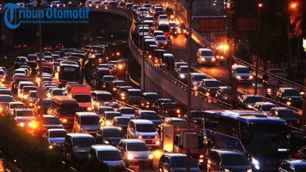 Cara Benar Bawa Mobil Matic di Jalan Macet
