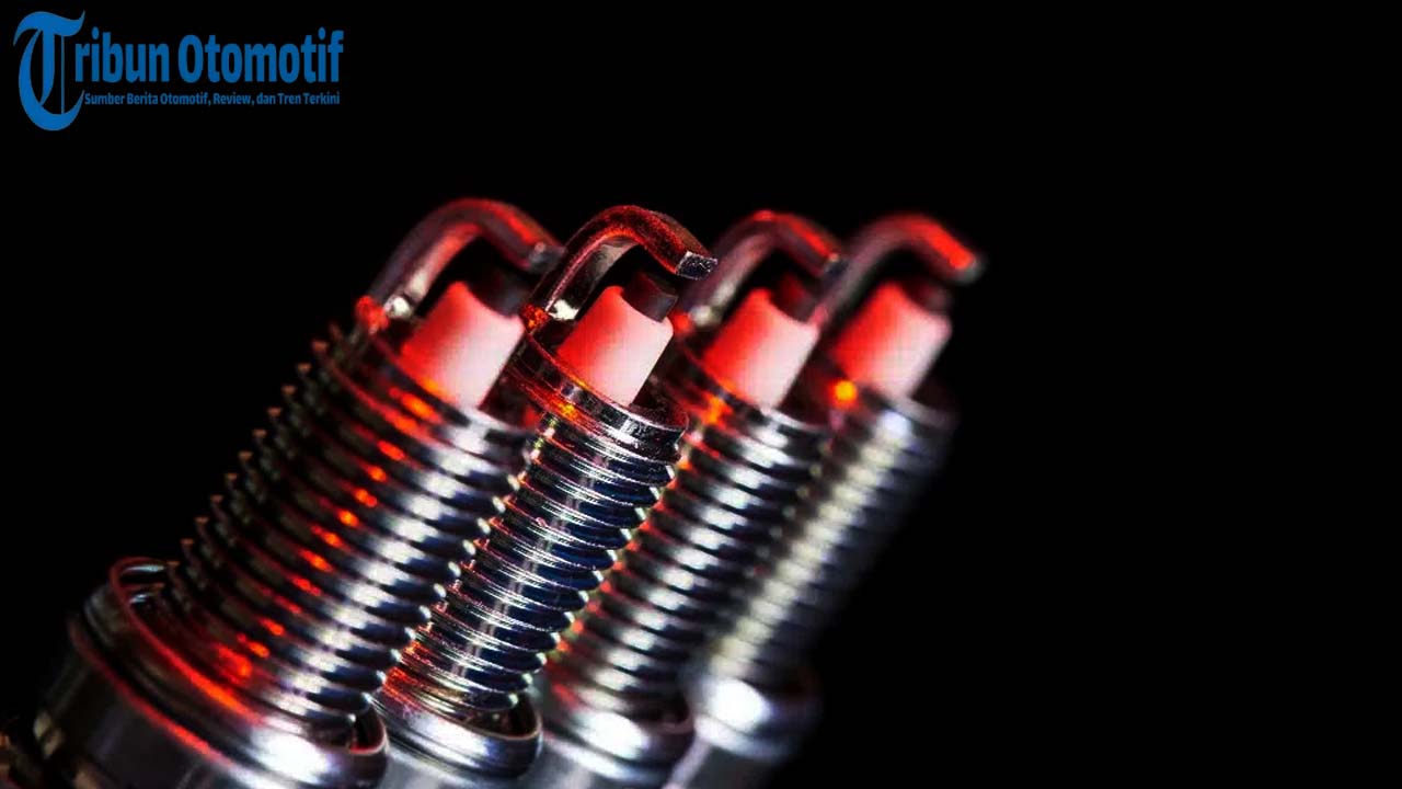 Rahasia di Balik Pengapian: Inilah Bedanya Busi Motor Biasa dan Injeksi