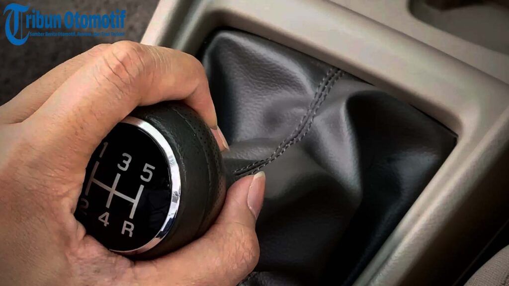 Mode Eco di Mobil Manual: Hemat Bahan Bakar Tanpa Teknologi