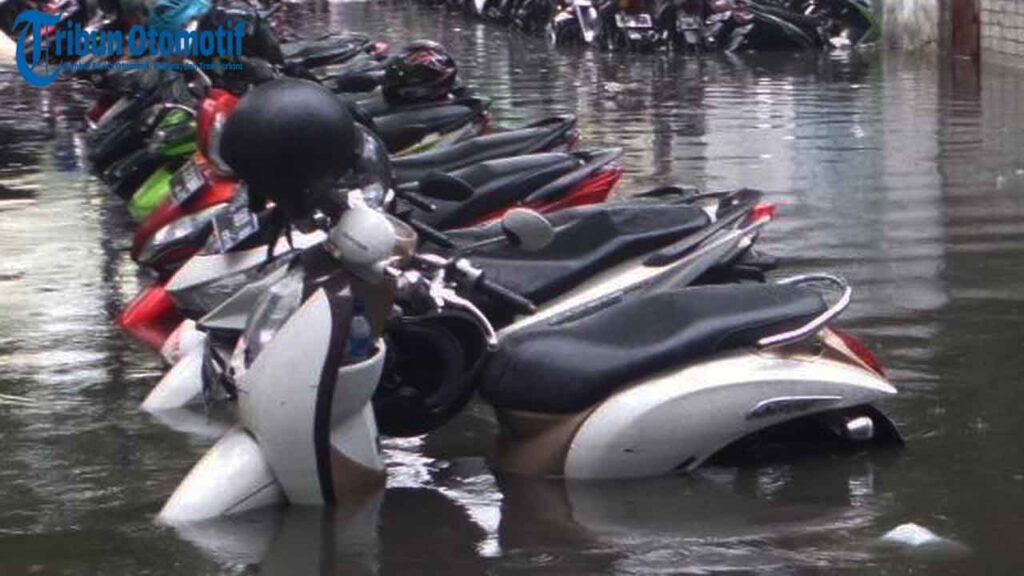 Langkah Menyelamatkan Motor yang Terendam Banjir