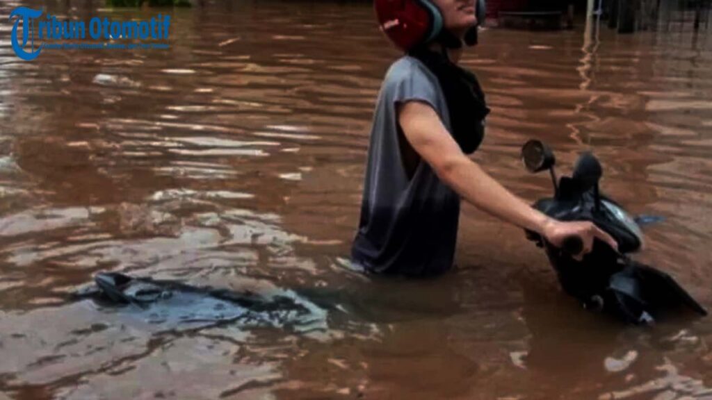 Langkah Menyelamatkan Motor yang Terendam Banjir