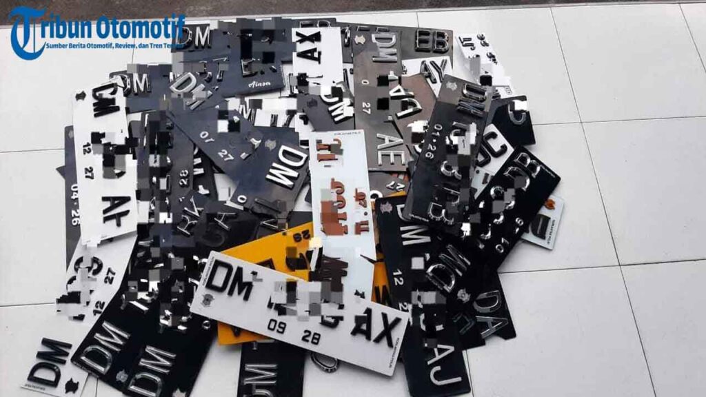 Rahasia Plat Motor: Arti Huruf, Warna, dan Wilayahnya