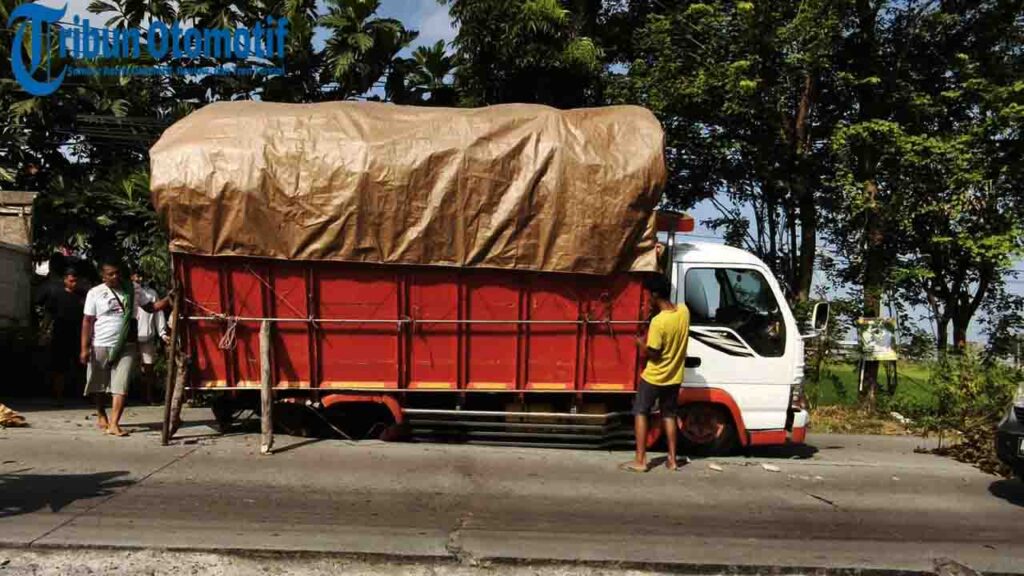 truk-odol-di-persimpangan-jalan