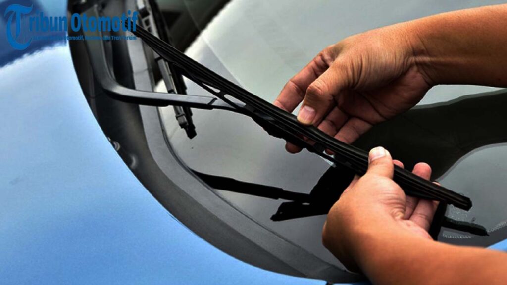 Wiper Beam atau Hybrid, Mana yang Lebih Andal
